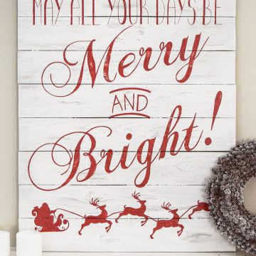 Chalkboard Distress Merry and Bright Christmas Sign using recycled pallet wood.