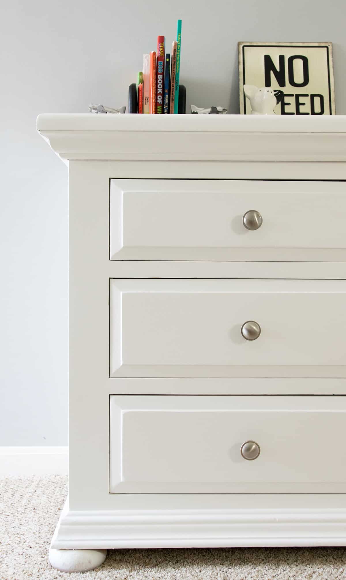How to Paint Wood Furniture White 