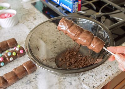 Tips and how to make chocolate dipped marshmallow pops - easy decorating idea and fun to make with the kids. Add candies and colors of your choice.