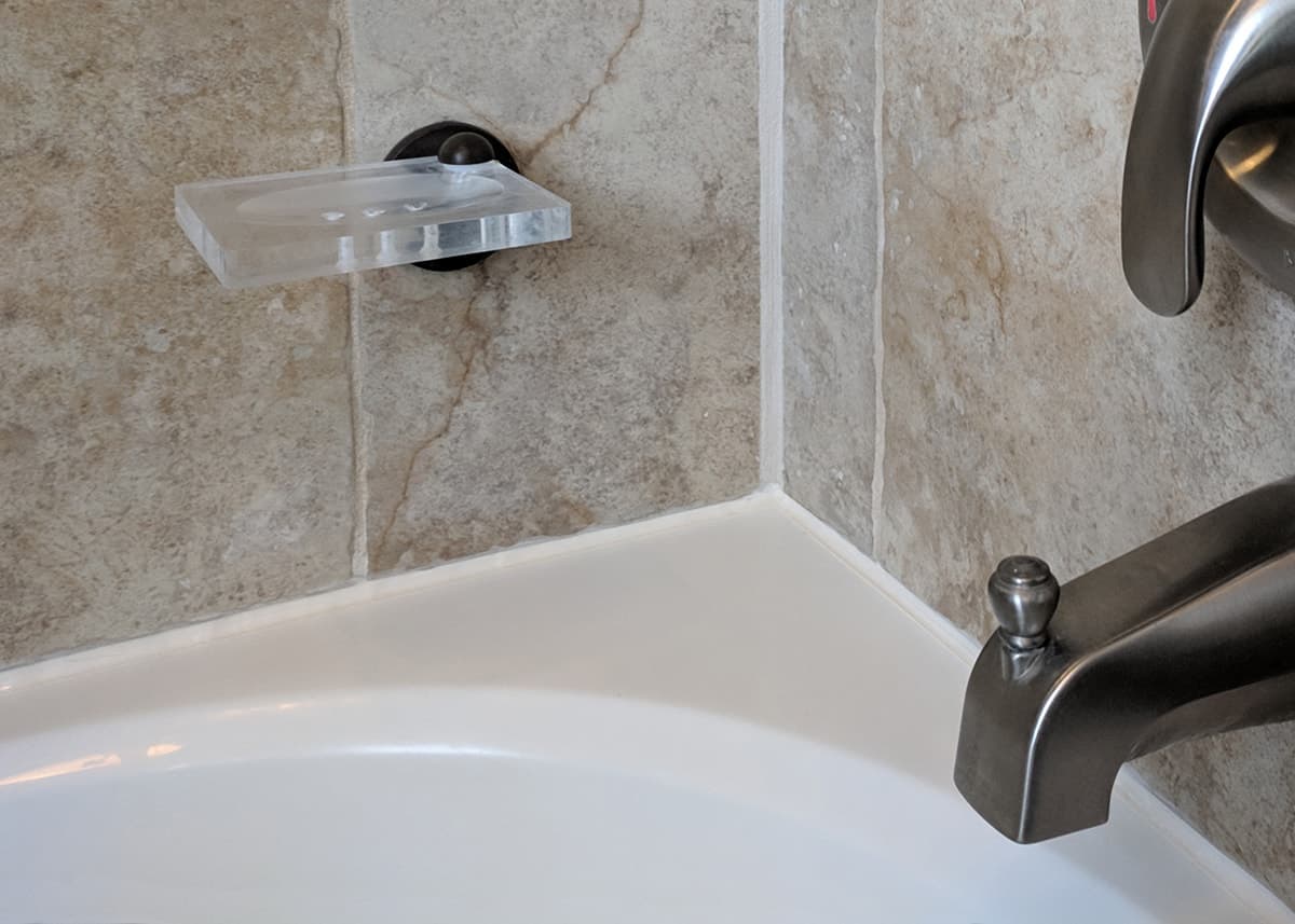 Caulk A Bathtub Or Shower Surround, How To Caulk Around Bathtub Faucet