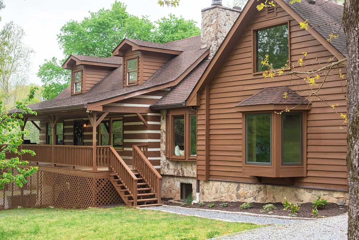 Front view of a craftsman log cabin freshly stained and renovated.