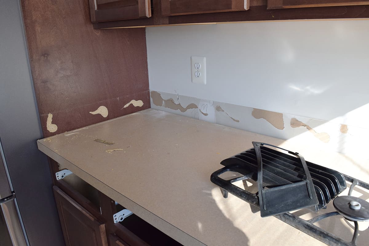 How to remove laminate countertops including the four-inch surround.