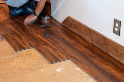 Staggering hardwood flooring during installation.