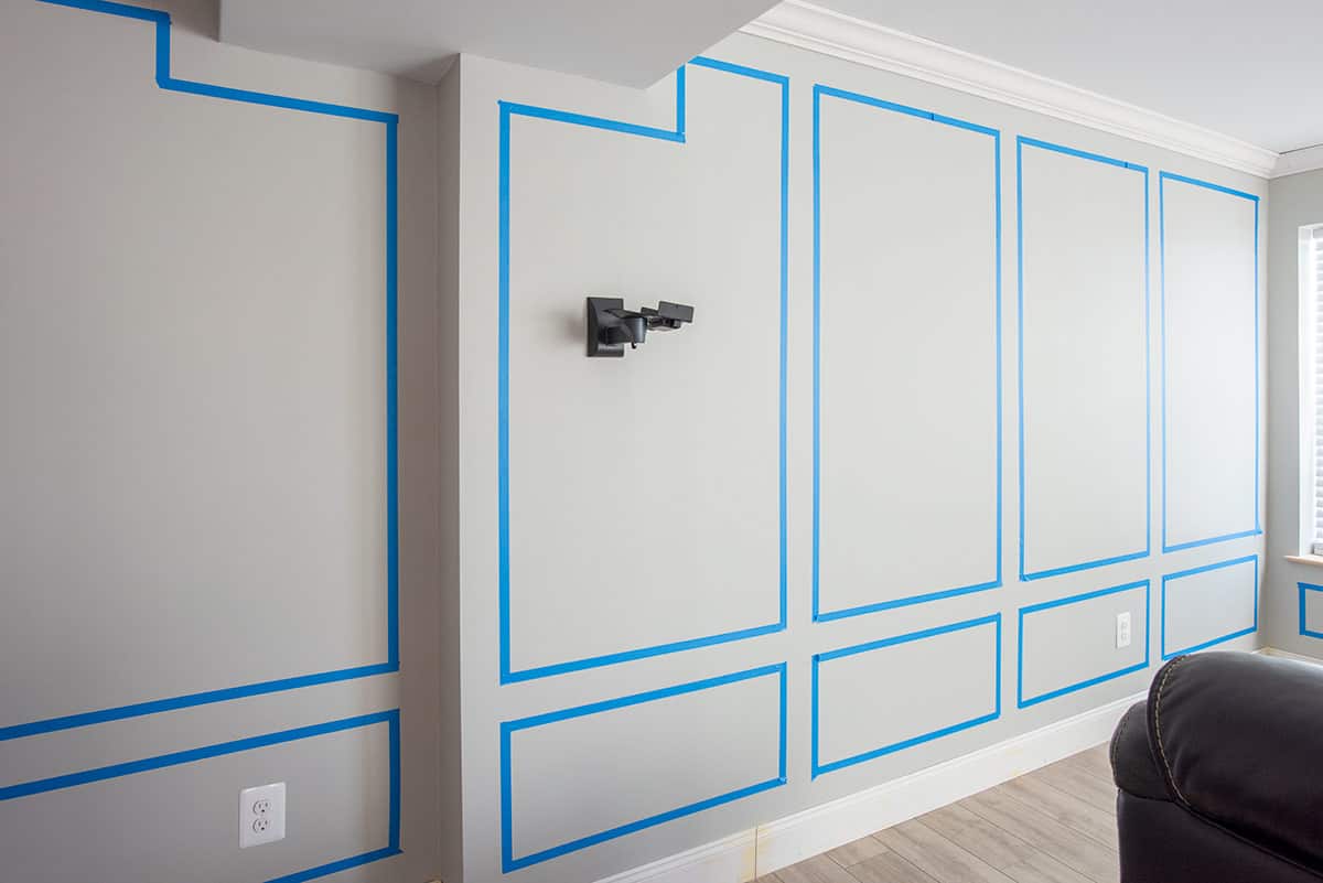 Walls with tape design of wall moulding trim in two rows.