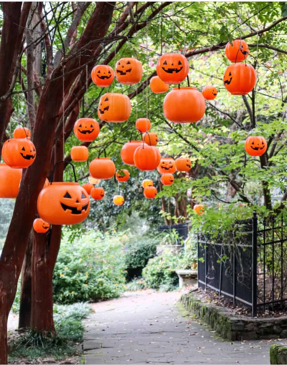 30 Impressive DIY Halloween Decorations for Outdoors • Craving Some  Creativity, image size:1000x1271